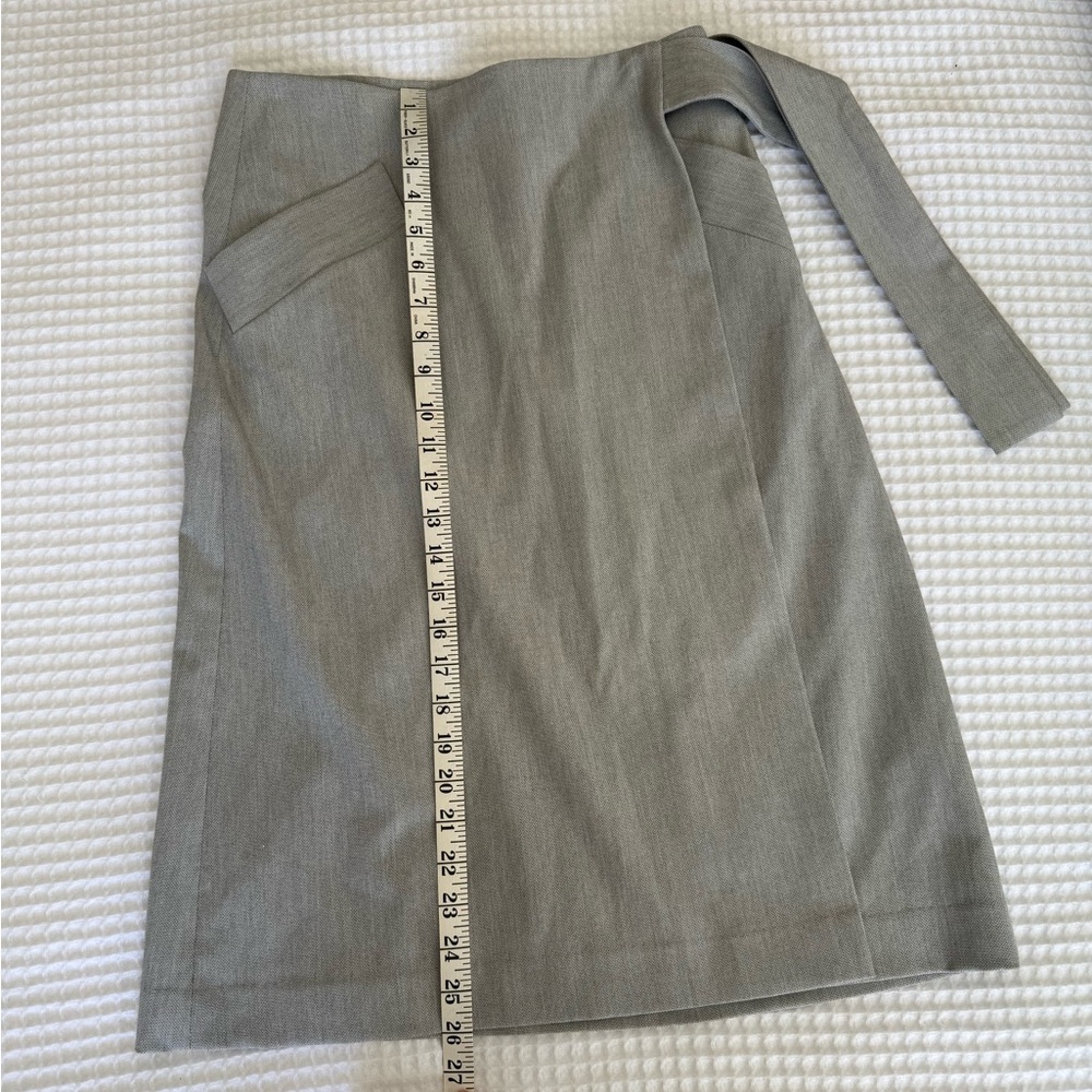 Elegant Gray BR Women's Skirt - Picture 4 of 8